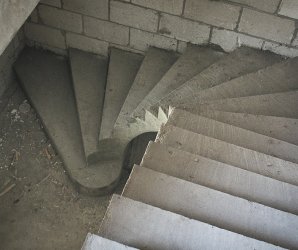 бетонная лестница 132